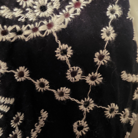 GAP Black and White Crochet Pattern Long Sleeve Top - Picture 4 of 4